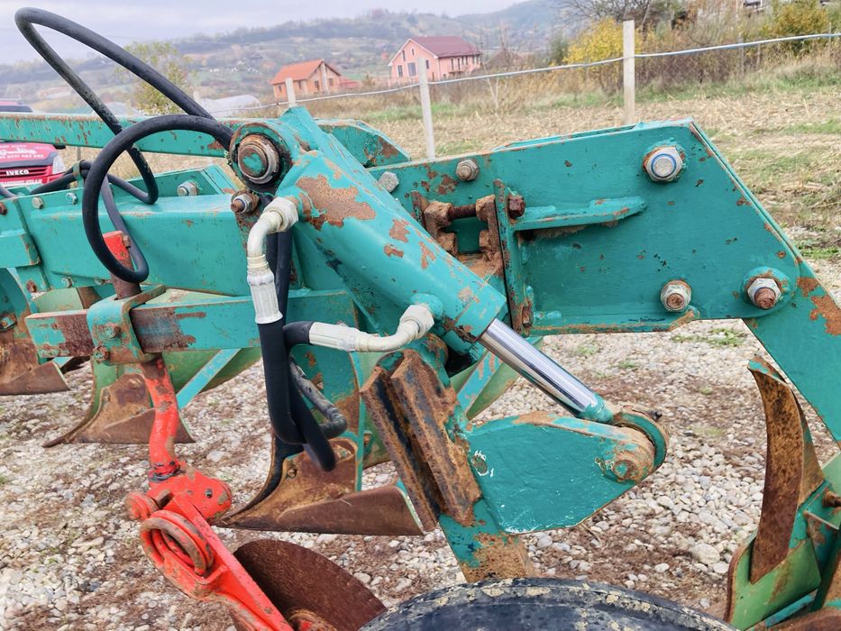 Plug cu 4 capuri, brazdare, cormane, trupite Regent cu roata