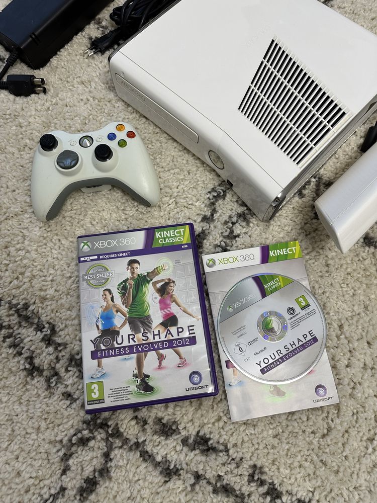 Xbox 360 alb - impecabil + controller si kinect