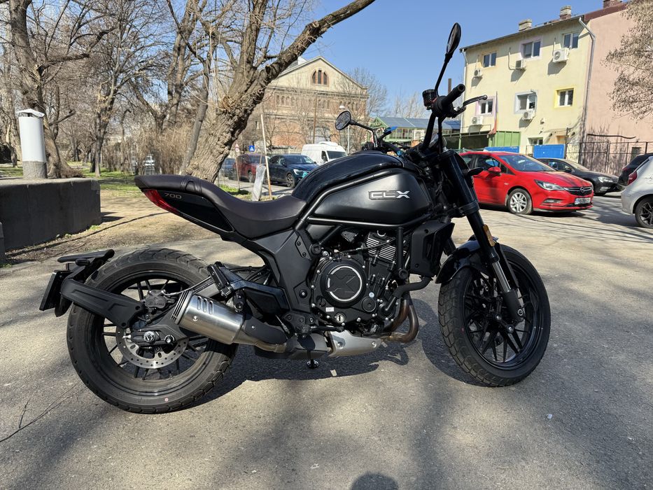 CF Moto 700 CLX Heritage Black Edition in Garantie