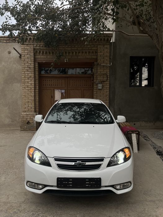 Oq gentra  tuning qilingan led bor
