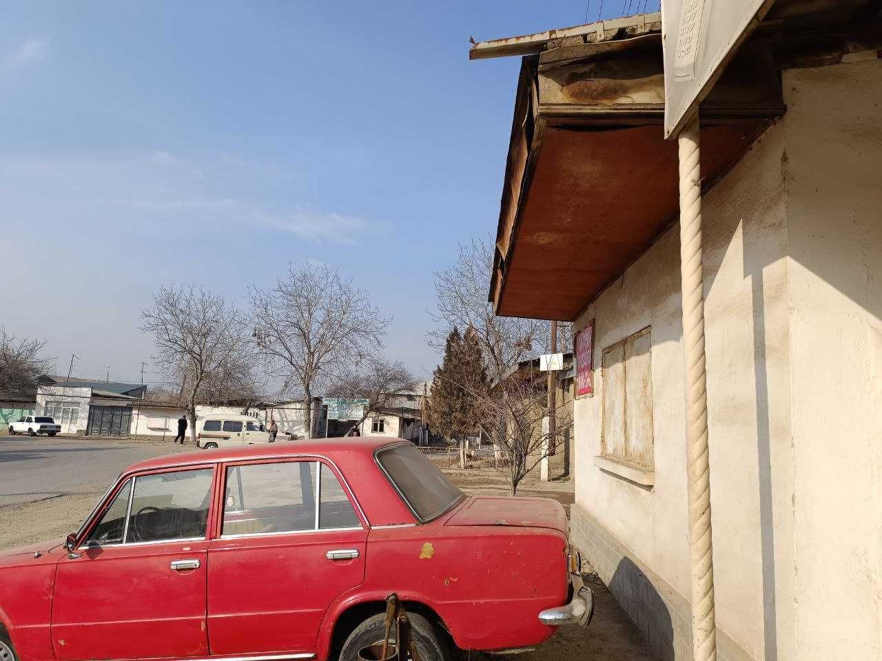 Дукон Бука Шахри центирида общий 42м2 подволи б.н сред.ремонт йелбуйда