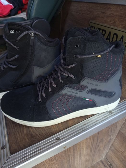 Боти Ванучи Италия 46