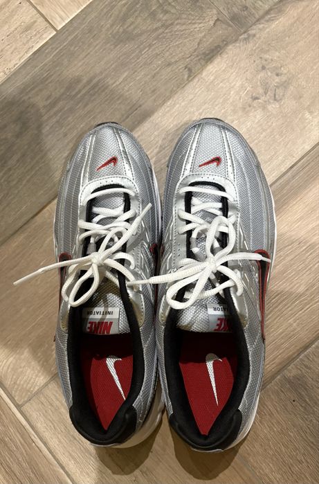 Маратонки Nike.