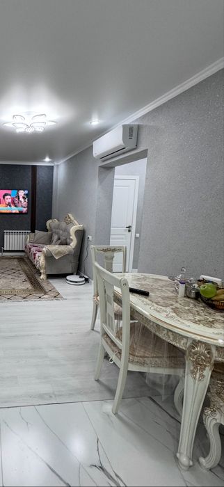 Продам диван +стол со стулями