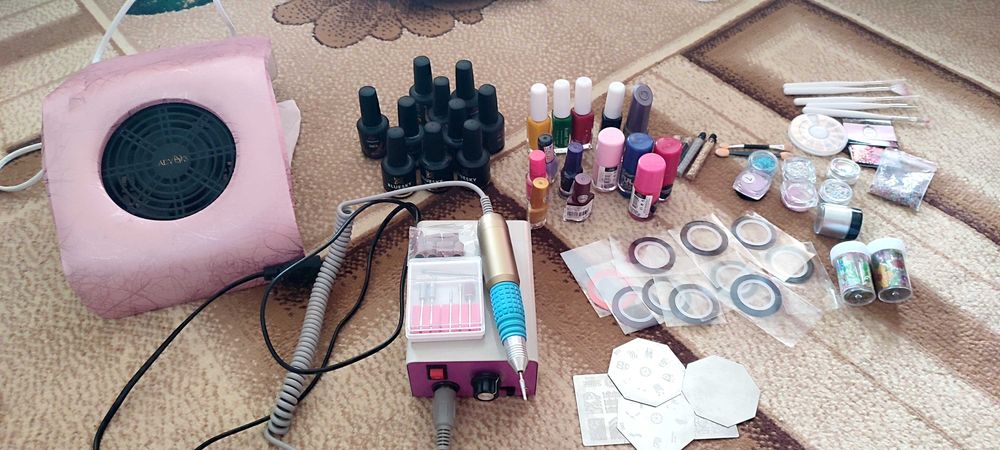 Електрическа пила и прахоуловител за маникюр