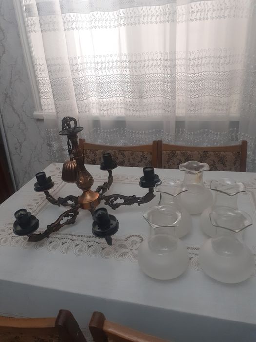 Люстра пятирожковая