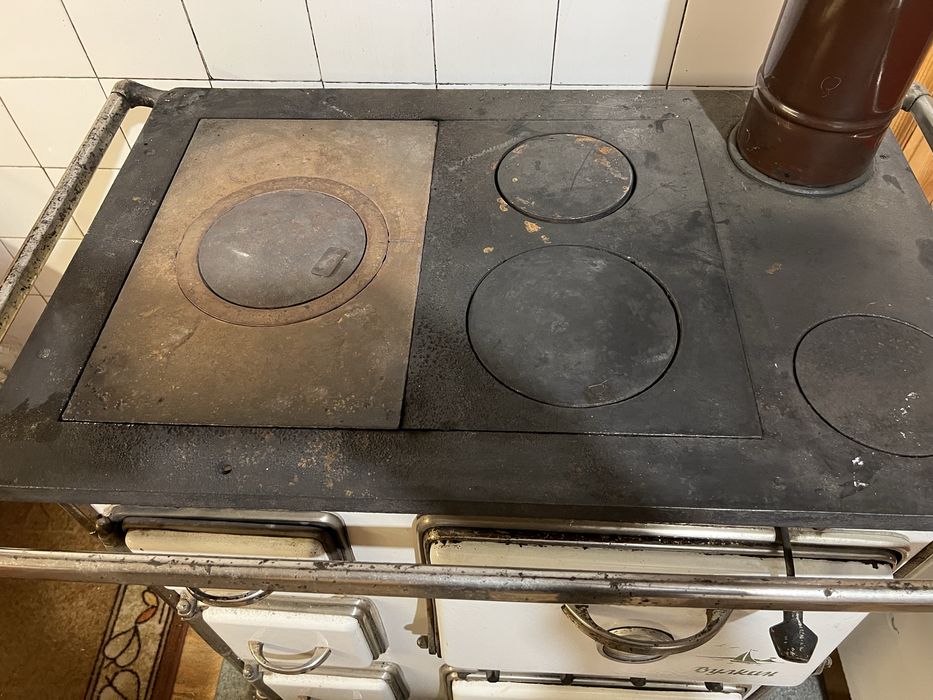 Печка на твърдо гориво