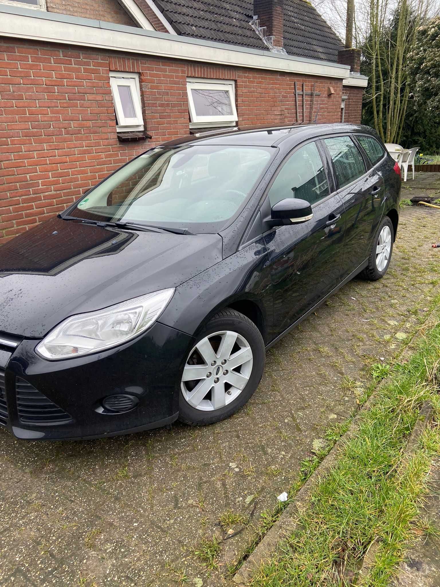 Dezmembrez Ford Focus 3 break 1.0 74 KW an 2012 volan stanga