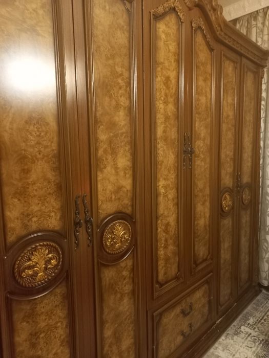 Продаётся спальный гарнитур