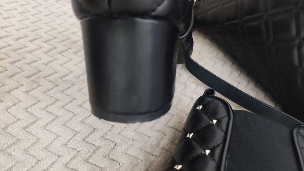 Красиви боти модел Valentino с подарък чанта Guess