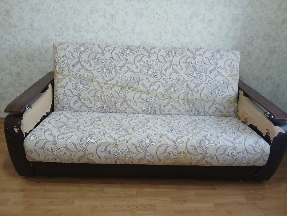 Срочно! Диван раскладной б/у