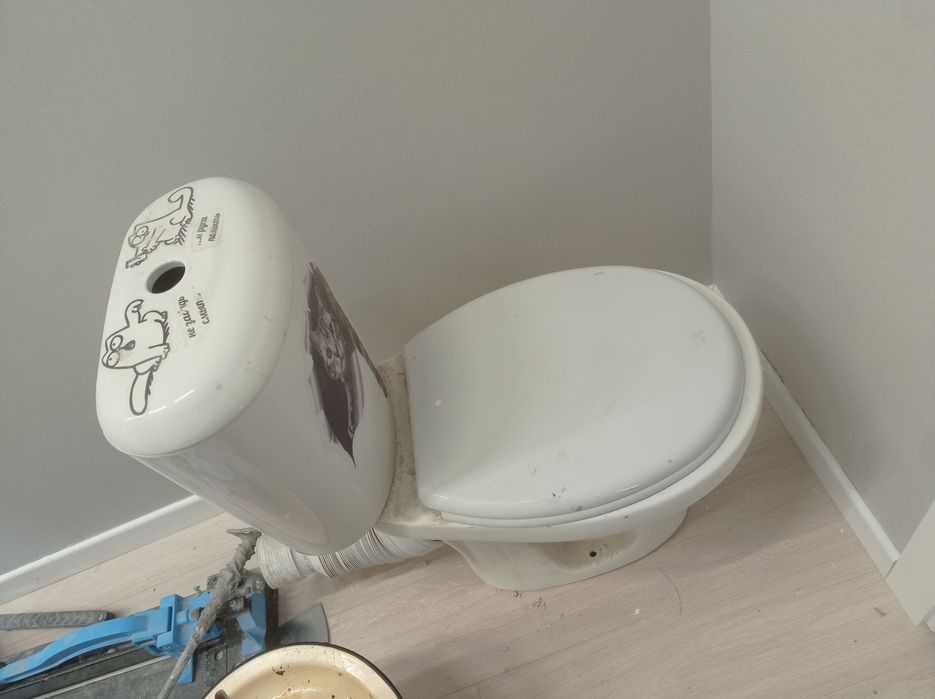 Продам унитаз и стройтелный козел