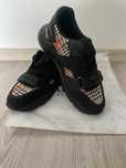 Adidasi Burberry calitate superioara