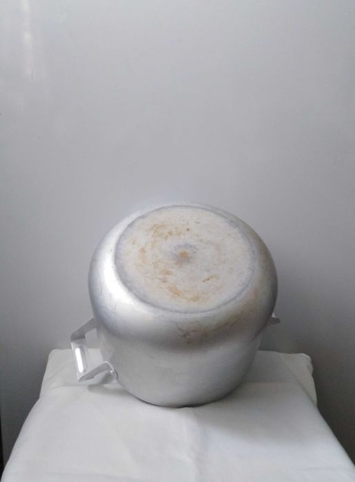 ОТДАМ ДАРОМ кастрюлю. Эмалированную, среднюю (4л.), советскую. Б/У