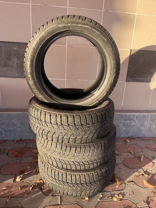 продам шины зимние)