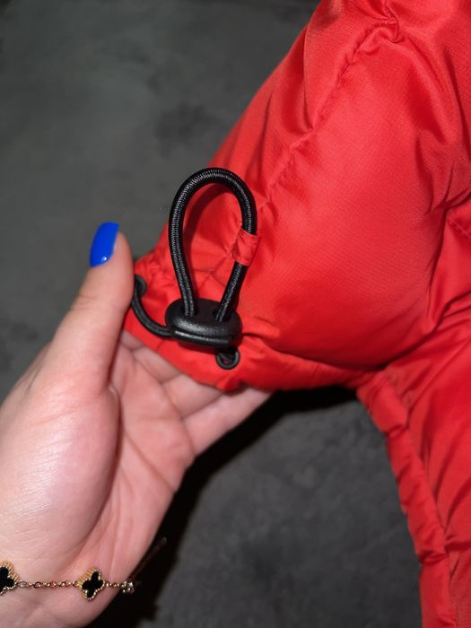 Зимно червено яке hugo boss