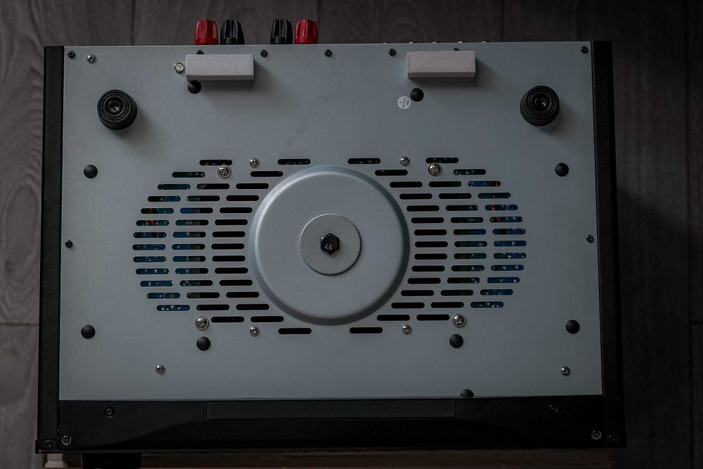 Cambridge Audio CXA60, 2x60W la 8Ohm / 2x90W la 4Ohm