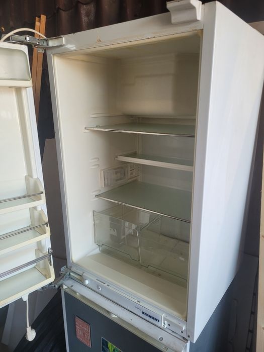 Frigider incorporabil mic