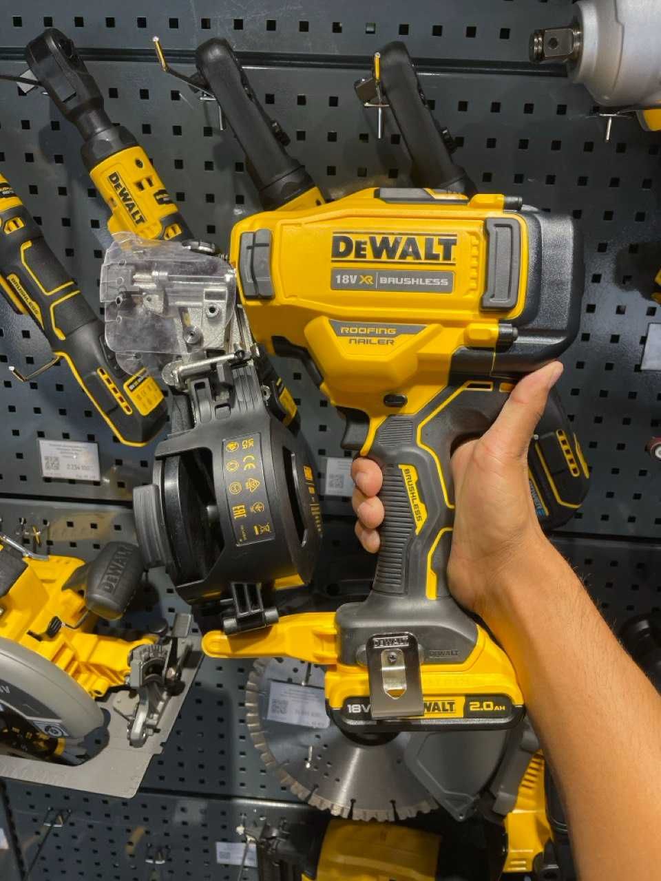 Гвоздезабивной пистолет DeWalt DCN45RND2-QW; 18 V; 2x2,0 Ah аккум