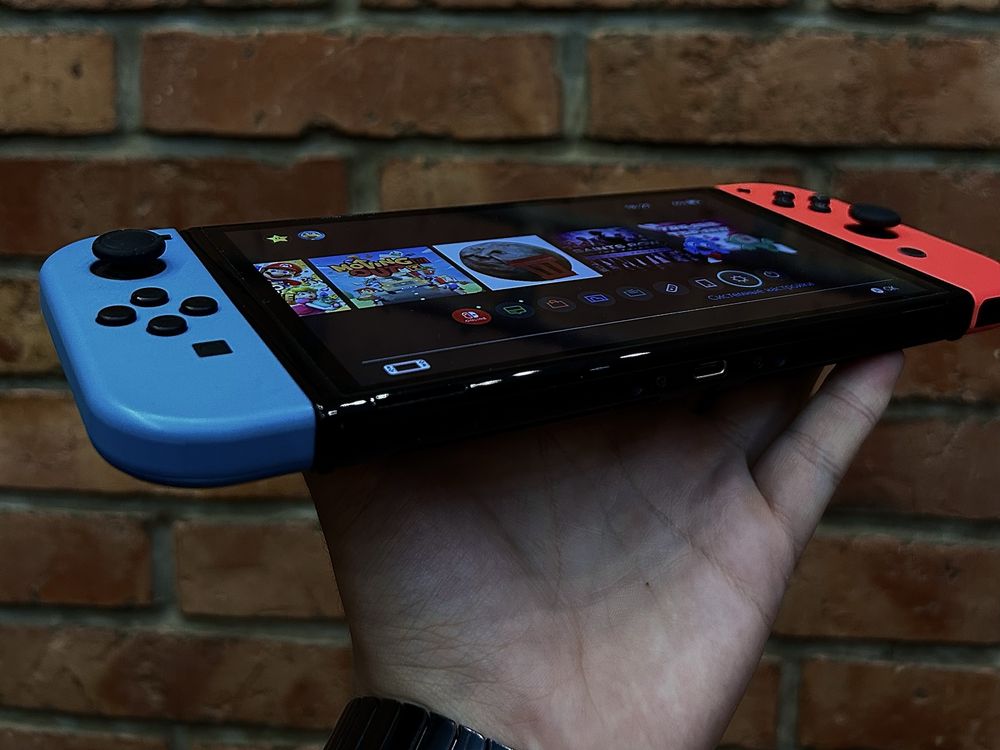 Nintendo switch OLED в идеальном состоянии