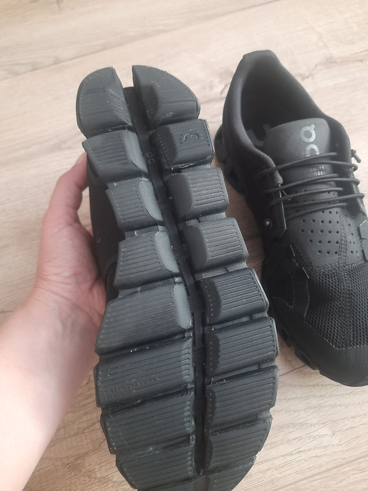 Adidasi QC, unisex