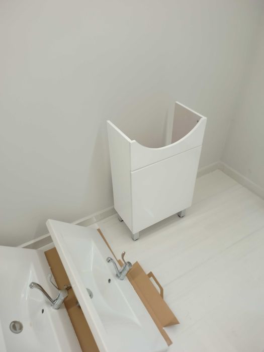 Шкаф за баня + мивка + смесител