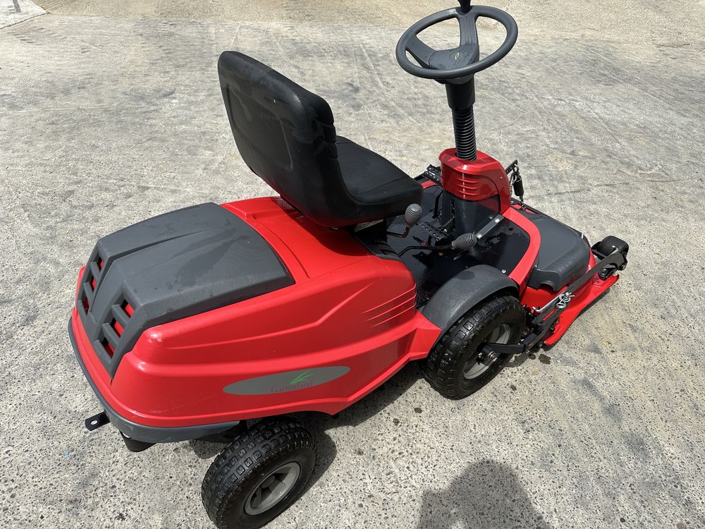 Tractoras (Tocator) Tuns iarba , gazon  Frontal