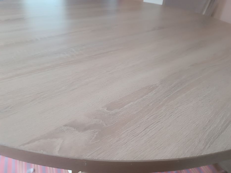 Продам круглый стол ,чистое дерево