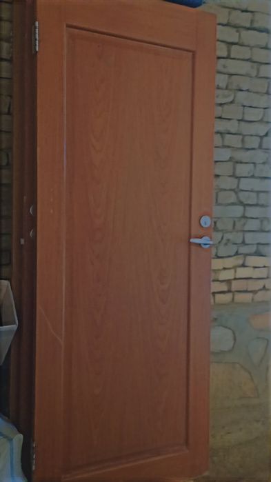 Jigar yogʻoch eshik