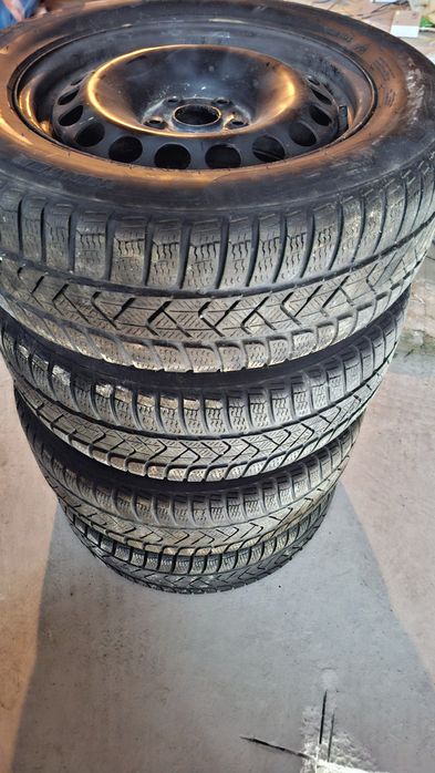 Anvelope iarna cu jante 215/60/16 VW Passat B8