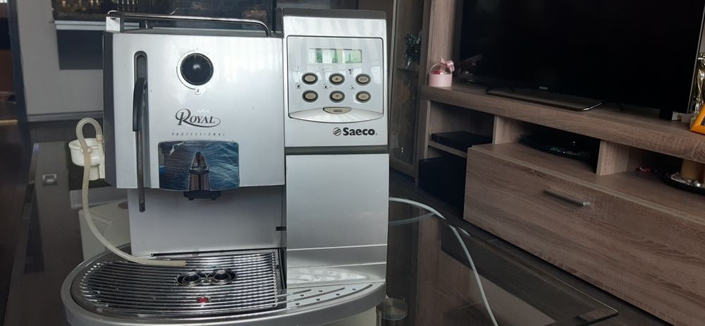 Продавам кафе автомат Saeco Royal