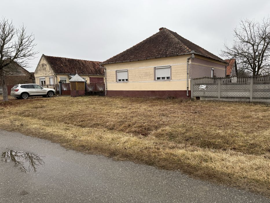 Vand Casa in satul Capalnas, comuna Birchis, judetul Arad