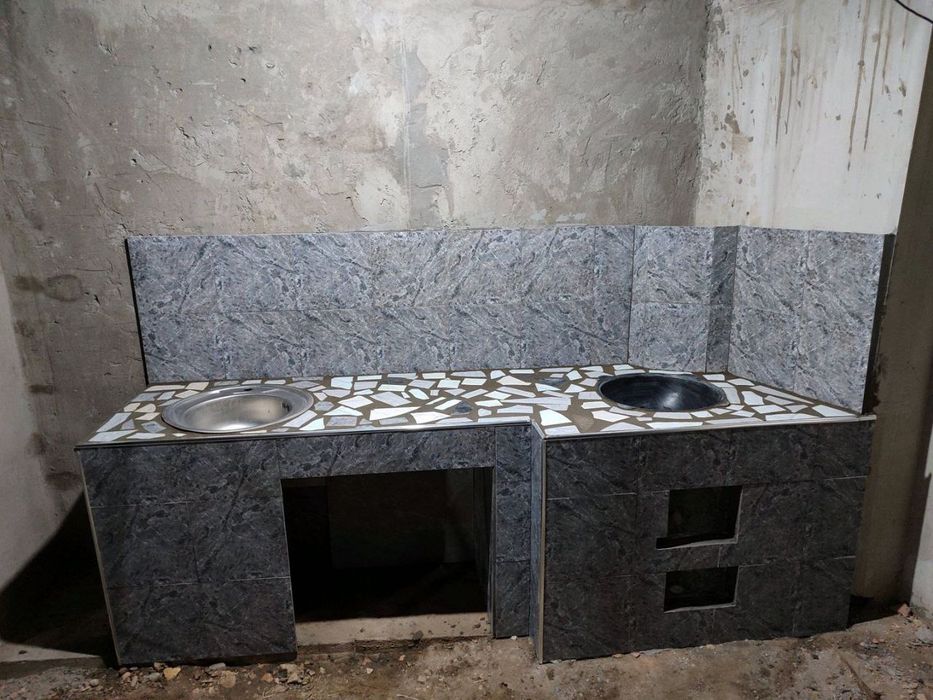 Uchaqqa kafel teramiz mazaykasi bilan