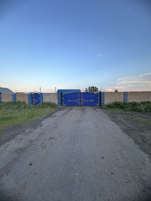 Продам дом с Ангаром для Лоашадей