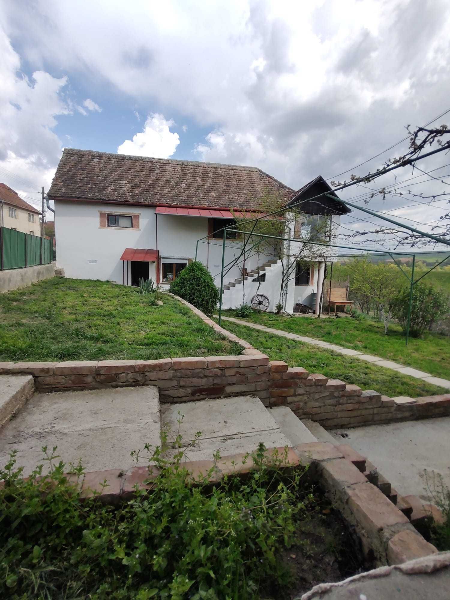 De vânzare, proprietate frumoasă la țară.