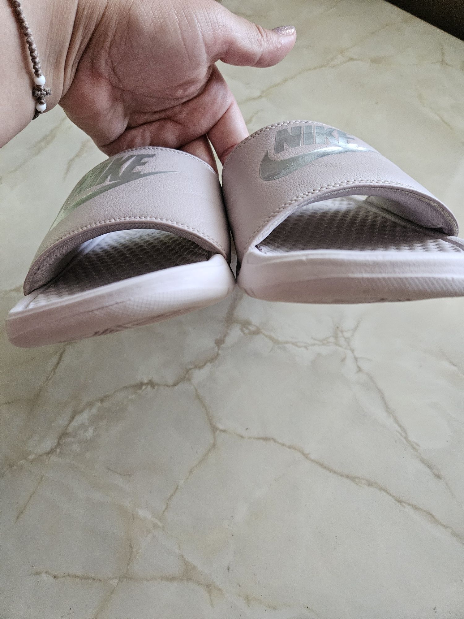 Slapi marca Nike noi
