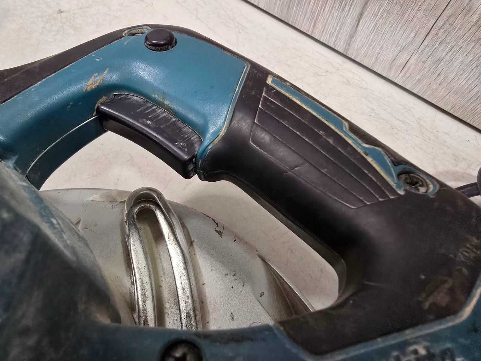 Циркуляр MAKITA HS7601