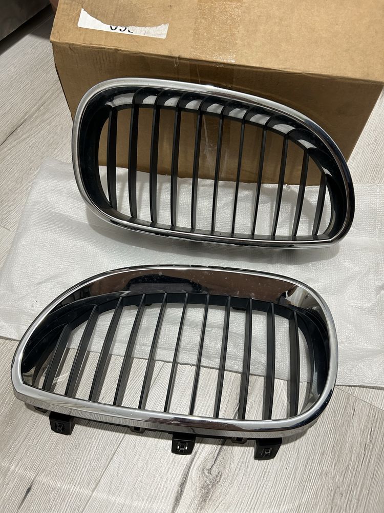 Grile fata BMW E60/E61 originale