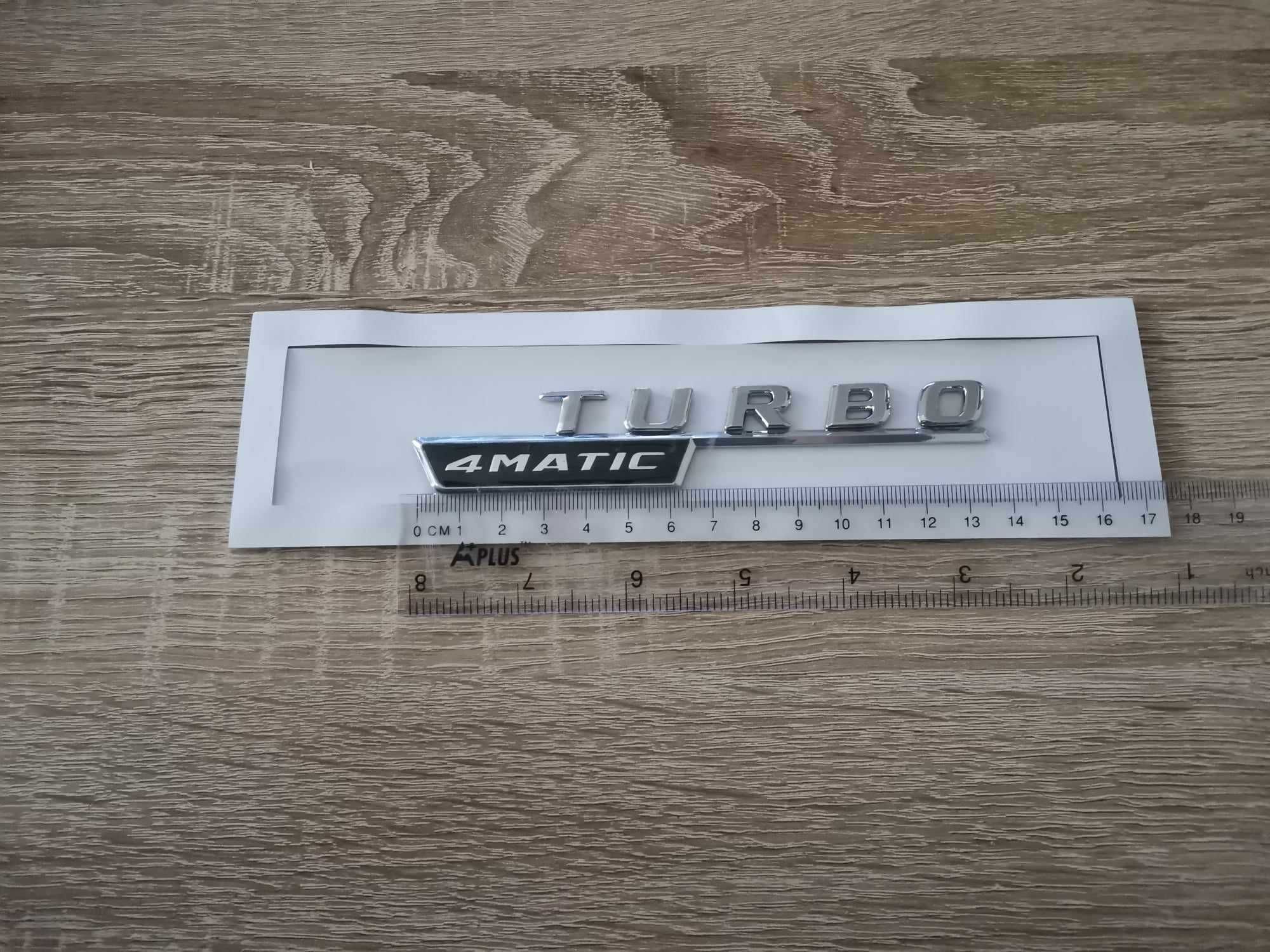 сребрист надпис Mercedes Benz Turbo 4Matic