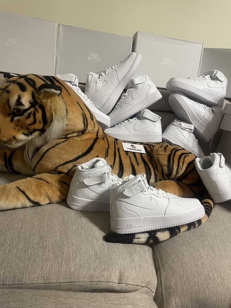 Nike Air Force 1 Mid Triple White