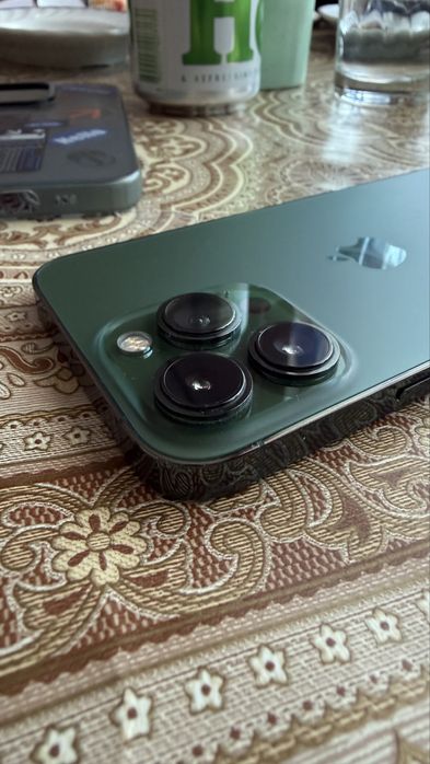 Продавам iphone 13 pro alpin green