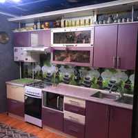 Кухонный гарнитур с раковиной и вытяжкой
