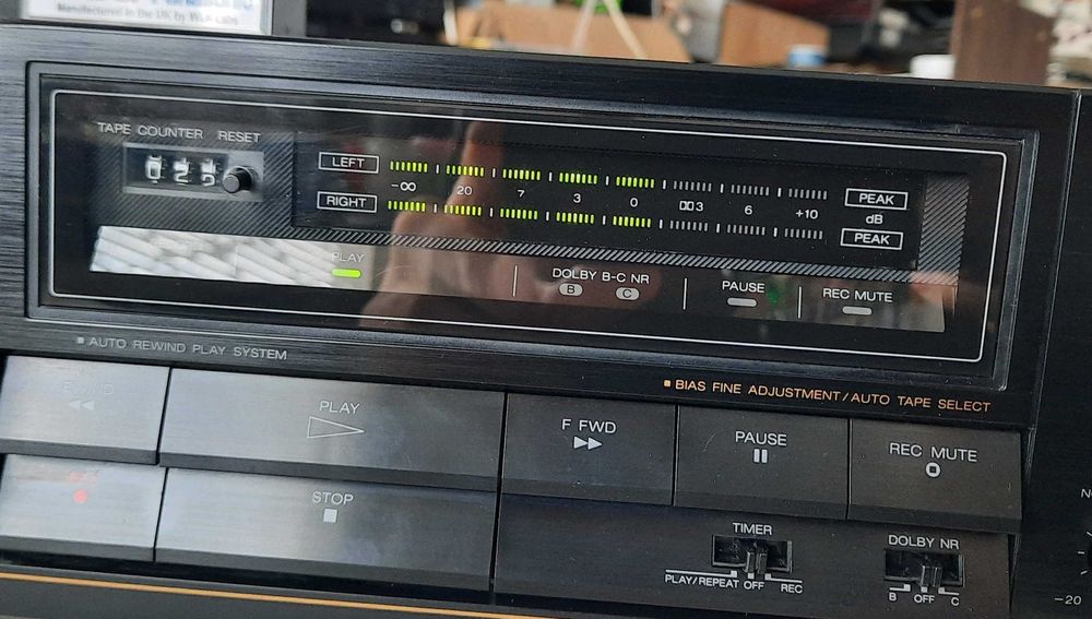 Продавам чудесен двуглав дек  AIWA AD-F400