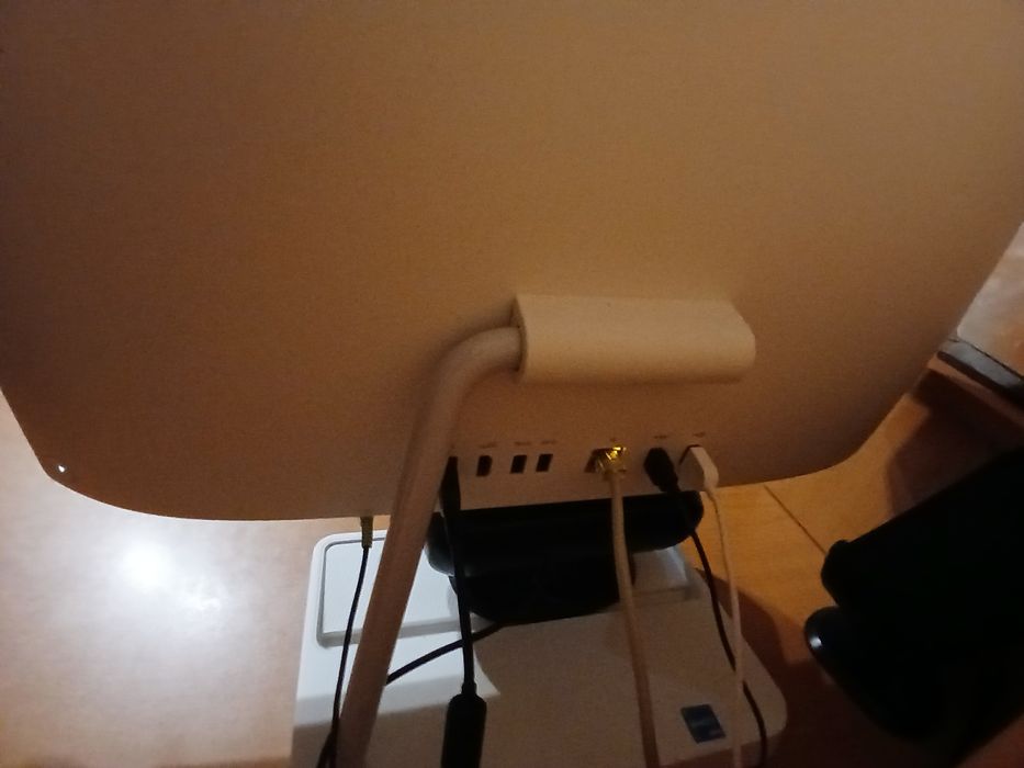 Calculator Lenovo All-in-One i5 / 8GB RAM / SSD – Vand urgent Va rog