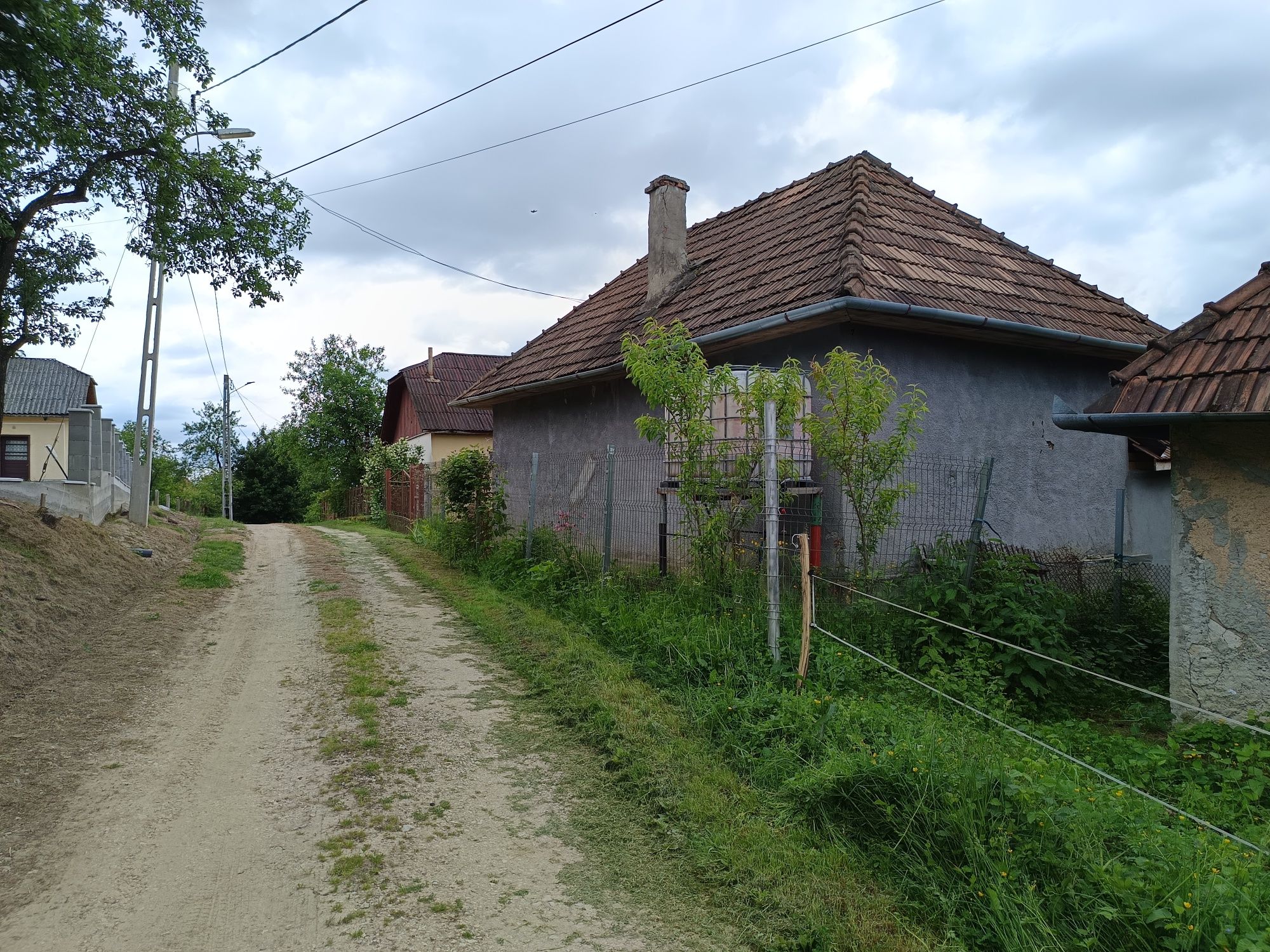 CASA DE VANZARE- cu teren aferent, livada si teren arabil.