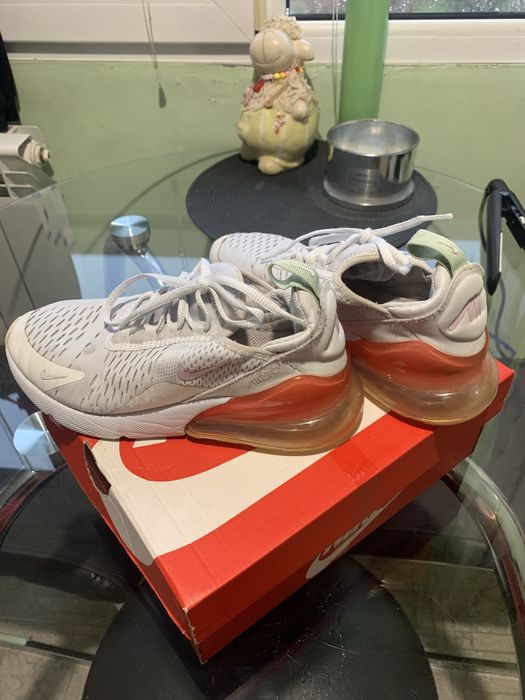 Продавам оригинални маратонки NIKE AIR MAX 270