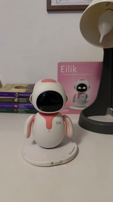 Робот Eilik  в отличном состоянии