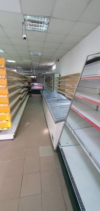 Отдавам супермаркет под наем.