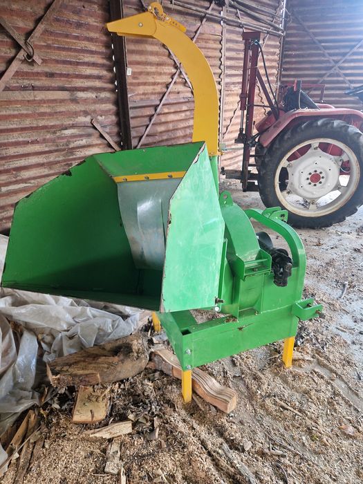 Tocator crengi pentru tractor