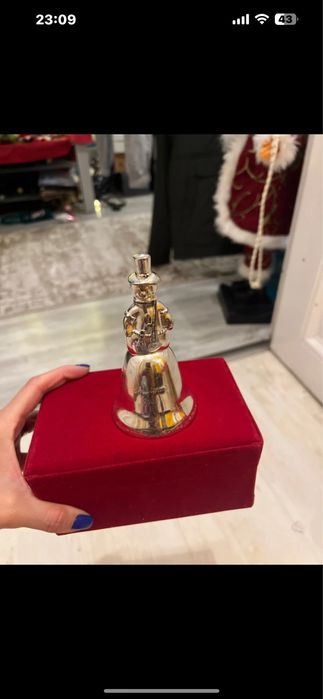 Decoratiune om de zapada suflata cu argint